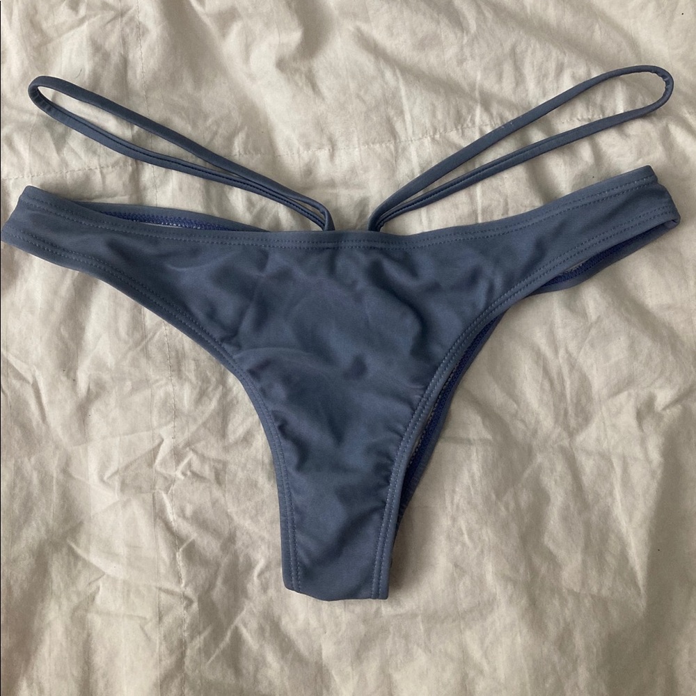 Strappy bikini bottoms